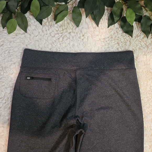 Lululemon Athletica Kneelength Wideleg Charcoal Athletic Shorts - Picture 4 of 8